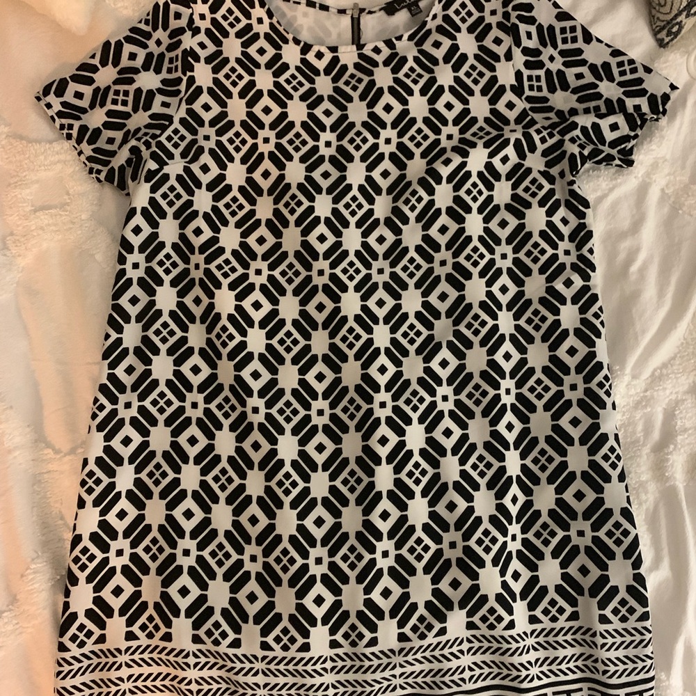 NWOT shift dress w/ geometric pattern
